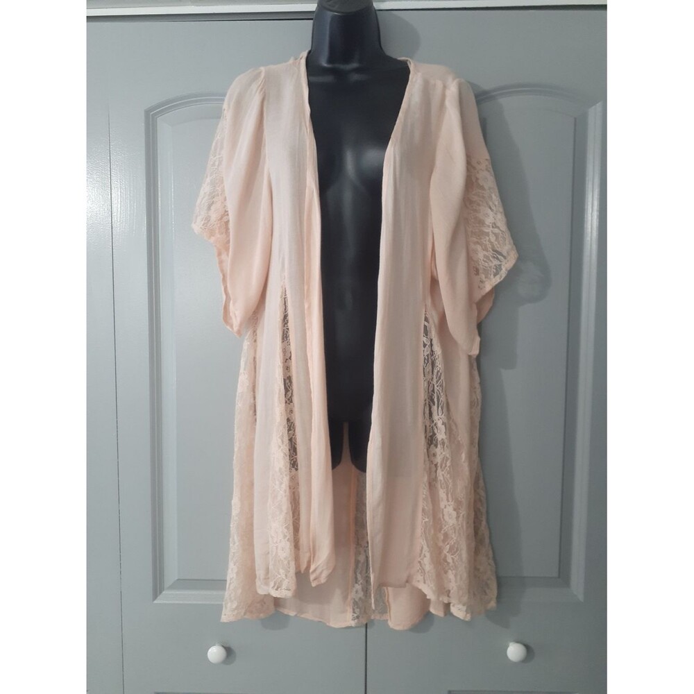Cato Sheer Lace-Panel Kimono Robe in Pale Pink